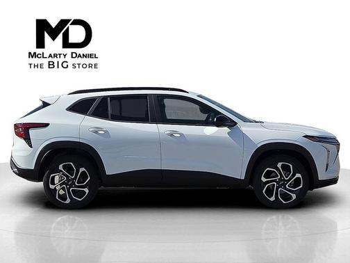 Summit White 2026 Chevrolet Trax 2RS