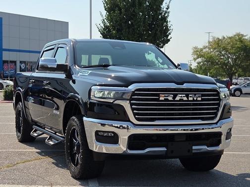 Diamond Black Crystal Pearlcoat 2025 RAM 1500 Laramie
