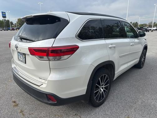 2017 Toyota Highlander SE