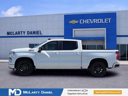 Summit White 2026 Chevrolet Silverado 1500 RST