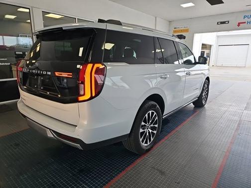 Silver Metallic 2025 Ford Expedition Platinum