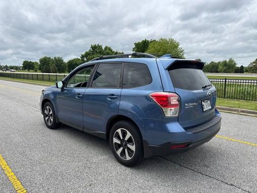 Quartz Blue Pearl 2017 Subaru Forester 2.5i Premium