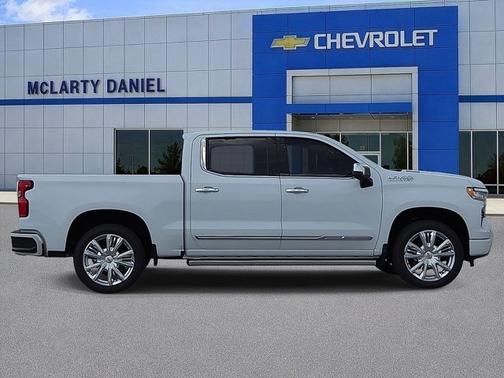 Polar White Tricoat 2026 Chevrolet Silverado 1500 High Country