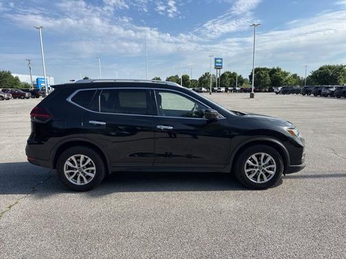 Magnetic Black Pearl 2019 Nissan Rogue SV