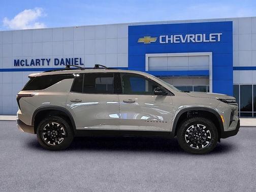 Sandstone Gray 2026 Chevrolet Traverse AWD Z71