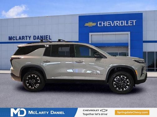 Sandstone Gray 2026 Chevrolet Traverse AWD Z71