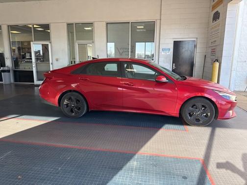 2023 Hyundai ELANTRA SEL