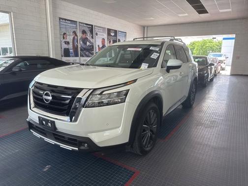 Pearl White Tricoat 2022 Nissan Pathfinder SL