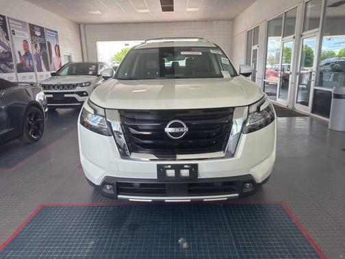 Pearl White Tricoat 2022 Nissan Pathfinder SL