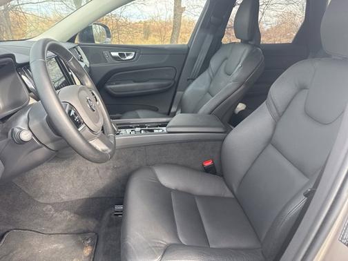 2025 Volvo XC60 Plus