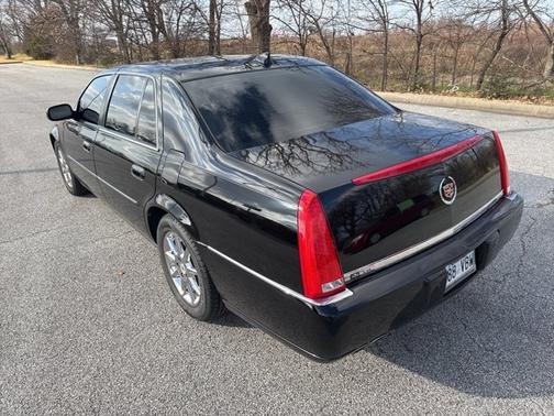 2011 Cadillac DTS Luxury Collection