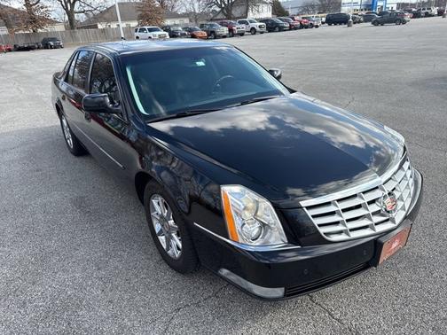 2011 Cadillac DTS Luxury Collection