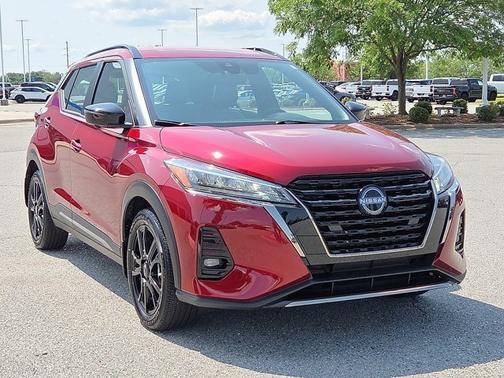 2022 Nissan Kicks SR