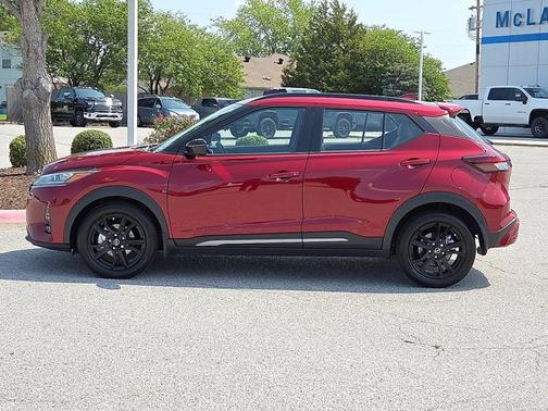2022 Nissan Kicks SR