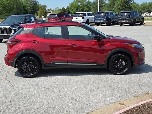 2022 Nissan Kicks SR