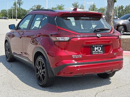 2022 Nissan Kicks SR