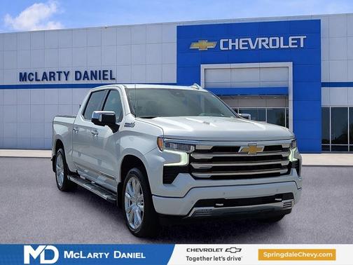 Iridescent Pearl Tricoat 2022 Chevrolet Silverado 1500 High Country