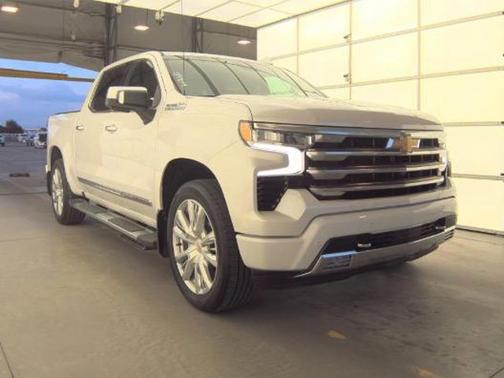 Iridescent Pearl Tricoat 2022 Chevrolet Silverado 1500 High Country