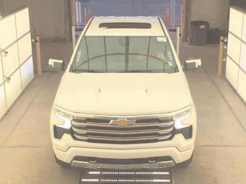 Iridescent Pearl Tricoat 2022 Chevrolet Silverado 1500 High Country