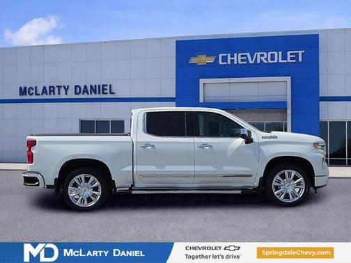 Iridescent Pearl Tricoat 2022 Chevrolet Silverado 1500 High Country