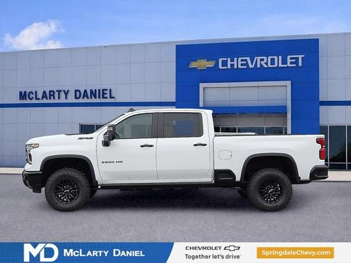 Summit White 2026 Chevrolet Silverado 2500 ZR2