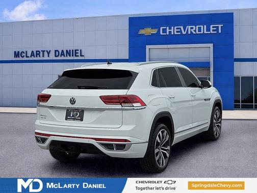 Pure White 2021 Volkswagen Atlas Cross Sport 3.6L V6 SEL R-Line