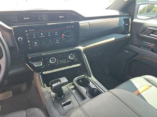 Summit White 2025 GMC Sierra 1500 AT4
