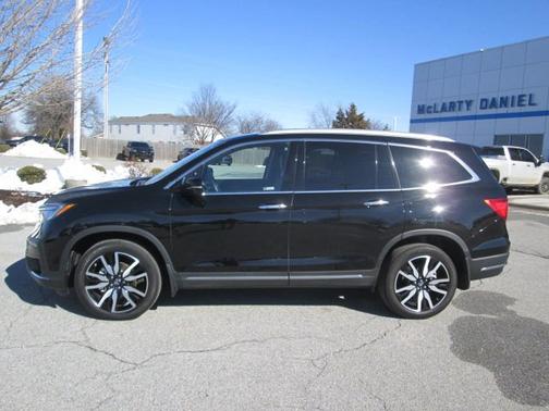 Photo 2 of 30 of 2021 Honda Pilot Touring 7-Passenger