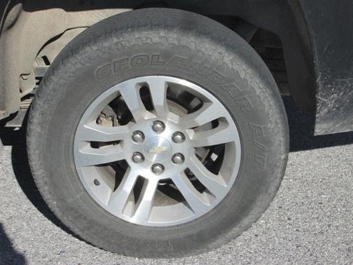 Photo 5 of 10 of 2019 Chevrolet Suburban LT
