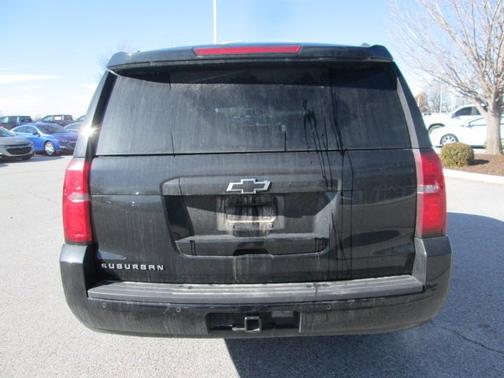 Photo 3 of 10 of 2019 Chevrolet Suburban LT