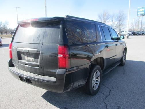 Photo 4 of 10 of 2019 Chevrolet Suburban LT