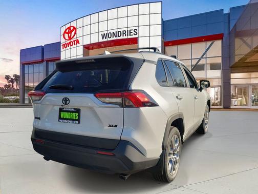 2025 Toyota RAV4 XLE Premium