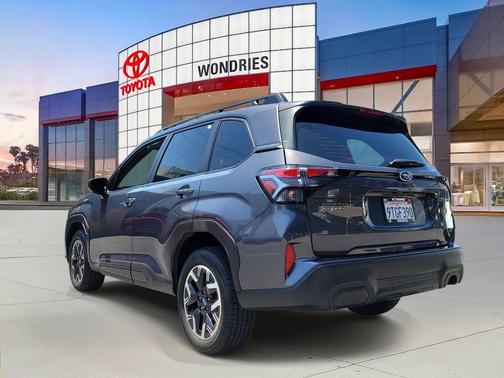 Magnetite Gray Metallic 2025 Subaru Forester Base