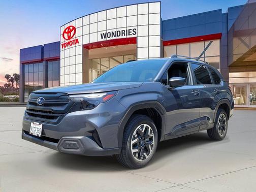 Magnetite Gray Metallic 2025 Subaru Forester Base