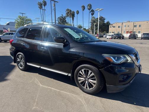 2017 Nissan Pathfinder SV