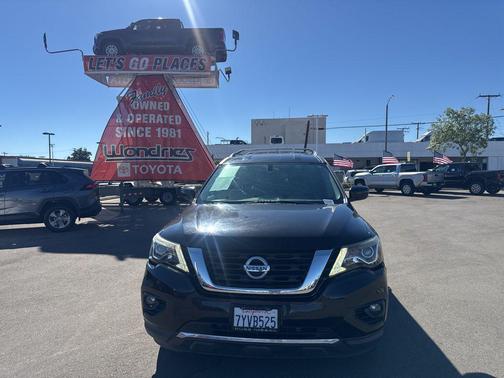 2017 Nissan Pathfinder SV