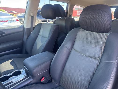 2017 Nissan Pathfinder SV