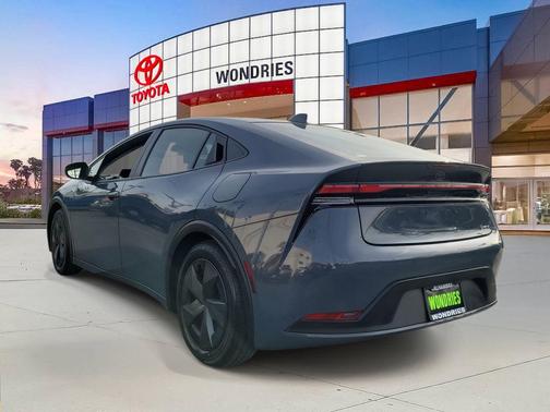 2025 Toyota Prius LE