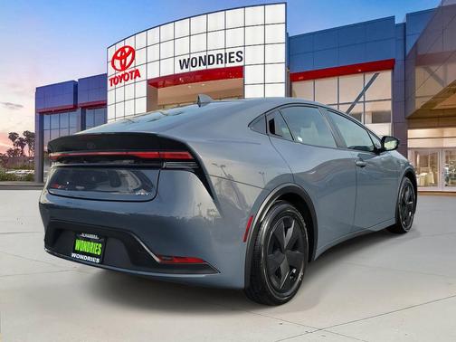 2025 Toyota Prius LE