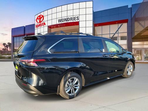 2025 Toyota Sienna XLE