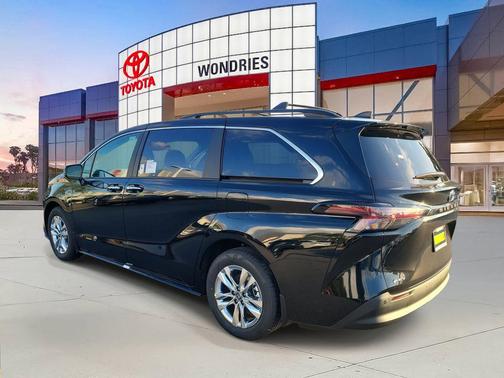 2025 Toyota Sienna XLE