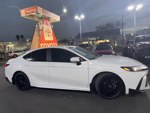 2025 Toyota Camry SE