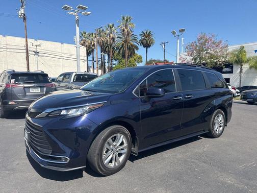 2023 Toyota Sienna XLE