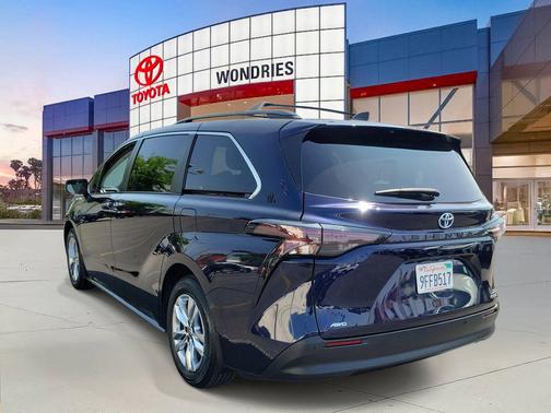 2023 Toyota Sienna XLE