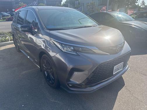 2021 Toyota Sienna XSE 7 Passenger
