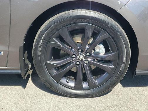 2021 Toyota Sienna XSE 7 Passenger