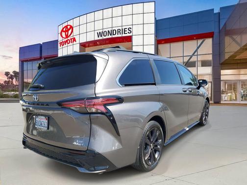 2021 Toyota Sienna XSE 7 Passenger
