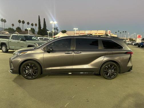 2021 Toyota Sienna XSE 7 Passenger