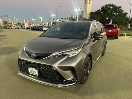 2021 Toyota Sienna XSE 7 Passenger