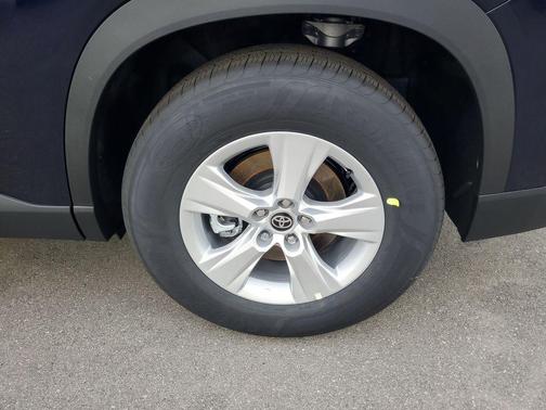 2026 Toyota Highlander LE